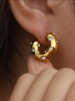 أقراط الزركونيا