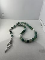 مسبحة من العقيق باللون الأخضر والأبيض مقاس 10 mm