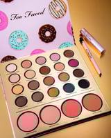 Toofaced you drive me glazy makeup set مجموعه من ت...
