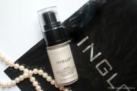 اضاءة سائله للوجه والجسم من انجلوت لون لؤلؤي