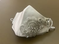 كمامة او وايت سكري فاتح سهرة مطرزة بالخرز الفضي