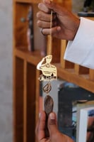 تعليقة خيل مع كسرة العود بشكل فخامه