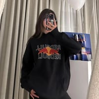 هودي Red Bull بطبعة خلفية عصرية