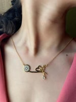 سلسال بشكل انيق ورده مع زركون