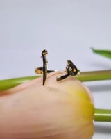 خاتم نسائي بشكل احرف