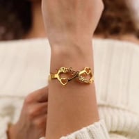 اسواره بتصميم الحب والارتباط جمع بين الفخامة والجو...