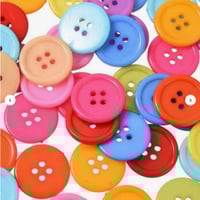 أزرار ملونه بلاستيك