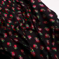 قماش شالكي أسود - زهور صغيره