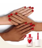 طلاء اظافر روز من اجاثا رويز باللون الاحمر اللامع