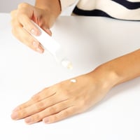 لاروش بوزاي - كريم سائل للحماية من أشعة الشمس