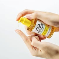 سوم باي مي - سيروم تفتيح البشرة يوجا نياسين 50 مل