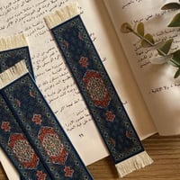 فاصل كتاب بشكل سجاد