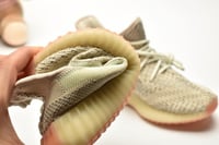 Yeezy Boost 350 V2 'Citrin' Kids اطفال عاكس