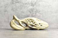 YEEZY FOAM RUNNER "MX Cream Clay"