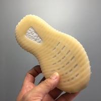 Yeezy Boost 350 V2 Carbon Kids' اطفال