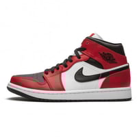 AIR JORDAN 1 MID "Chicago Black Toe"