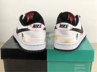 SB DUNK LOW "Tie-Dye Rayguns 2019 - White"