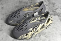 YEEZY FOAM RUNNER "MXT Moon Gray"