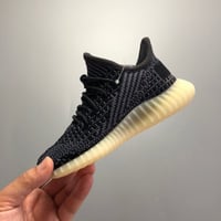 Yeezy Boost 350 V2 Carbon Kids' اطفال