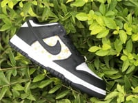 SB DUNK LOW "Supreme - Stars - Black"