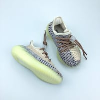 Yeezy Boost 350 V2 'Ash Pearl Kids اطفال