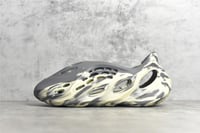 YEEZY FOAM RUNNER "MXT Moon Gray"