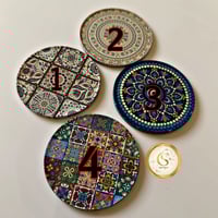 كوستر للاكواب بنقوش هندسيه