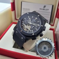 ساعه هوبلت اوتوماتيك مكشوف