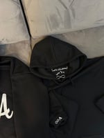 هودي ليحتضنك دائما بدلا عني