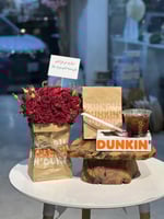 ورد ومشروب مع دونات دانكن