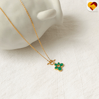 سلسلة ذهبي بتصميم ورد اخضر