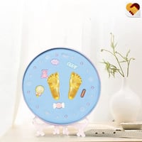 طبعة يد وقدم الطفل