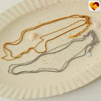 سلسال فضي وذهبي بشكل دورين