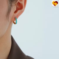 حلق دائري ابيض و ازرق ناعم