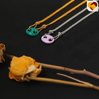 سلسلة وسوار باللون الذهبي مع الاخضر والارجواني مع...