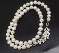 عقد اللولو الطبيعي مع ورقة شجرة الزركون الساحرة