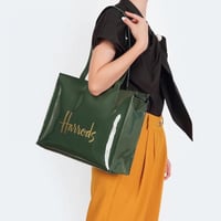 حقيبة الزمرد اللندني - هارودز - فخامة الأخضر وأناق...