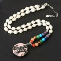 سلسال طويل من اللولو والحجر الطبيعي