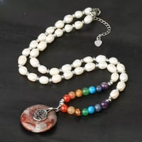 سلسال طويل من اللولو والحجر الطبيعي