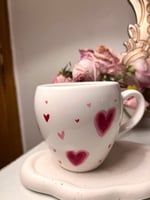 كوب "القلوب" مرسوم يدوياً