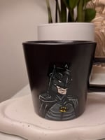 كوب-بَـاتمان- مرسوم يدوياً