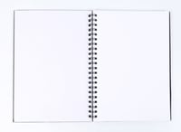 دفتر رسم بغلاف صلب مقاس A4 أسود