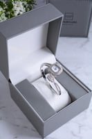 ساعة نسائية زركون فضي [348]