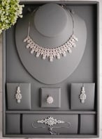 طقم خطوبة وزفاف مرصع بزركون سويسري فاخر