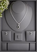 طقم مجوهرات نسائي أنيق بتصميم كلاسيكي بفص اخضر