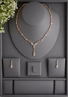 طقم مجوهرات نسائي أنيق بلمعة براقة