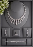 طقم كلاسيكي متألق مناسب للسهرات والمناسبات