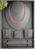 طقم مجوهرات نسائي ملكي بحجر أحمر وزركون أبيض