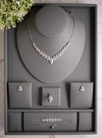 طقم مجوهرات زركون بتصميم زهور متألقة لإطلالة أنثوي...