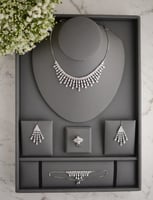 مجوهرات فضية راقية لإطلالة فخمة في السهرات